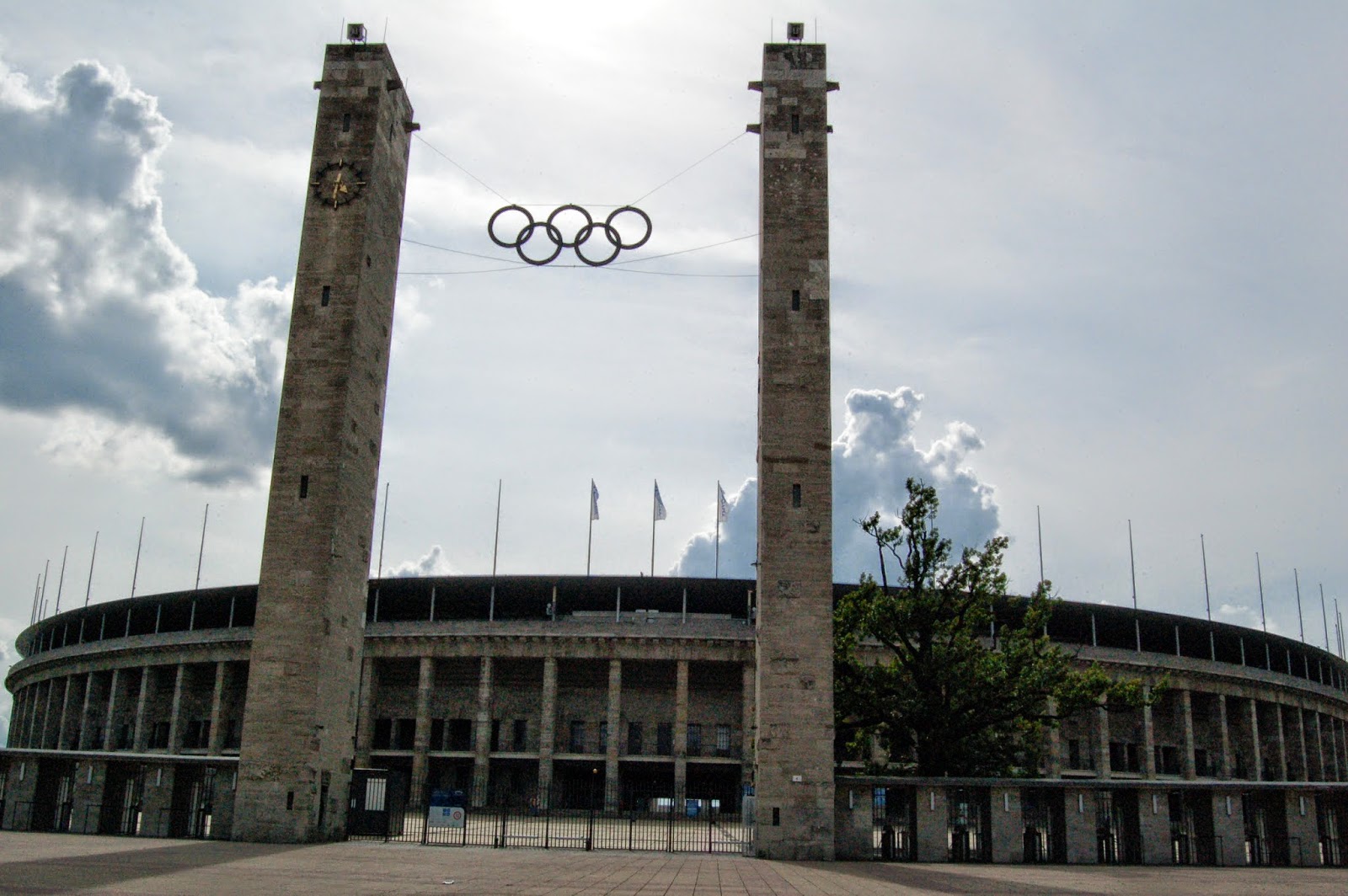 Stadion olimpijski w Berlinie, widok z zewnątrz